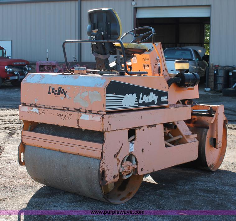 image for item H4186 LeeBoy 400 roller