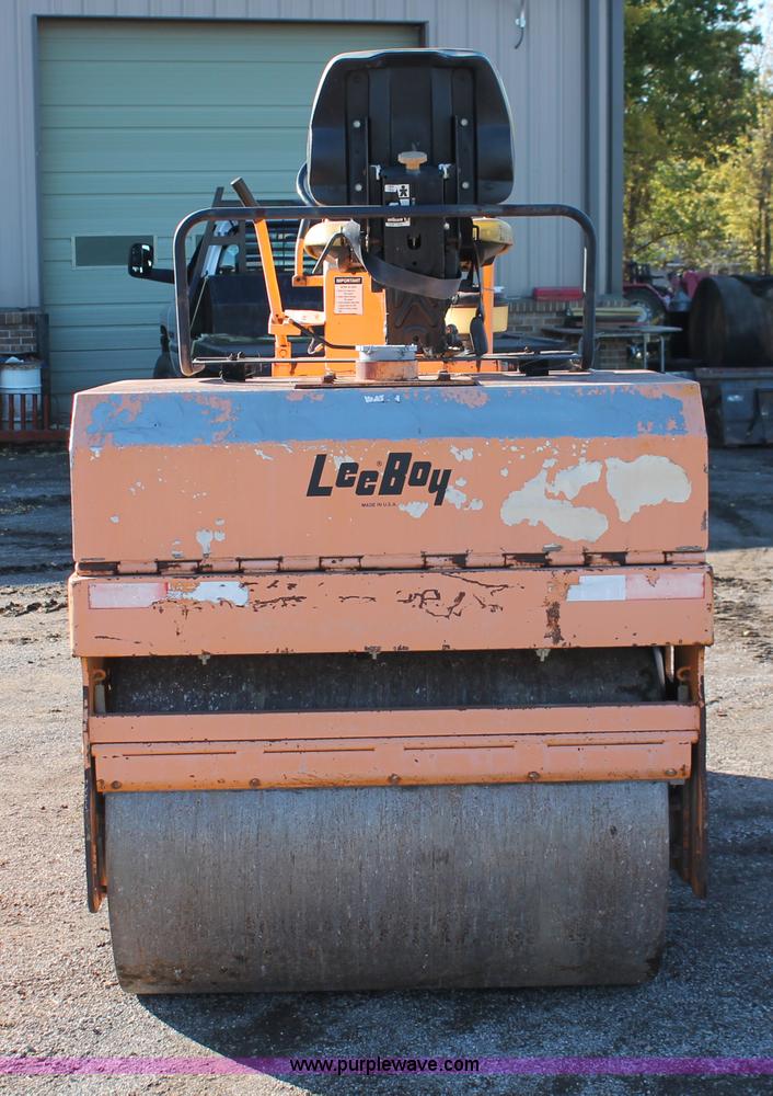 image for item H4186 LeeBoy 400 roller