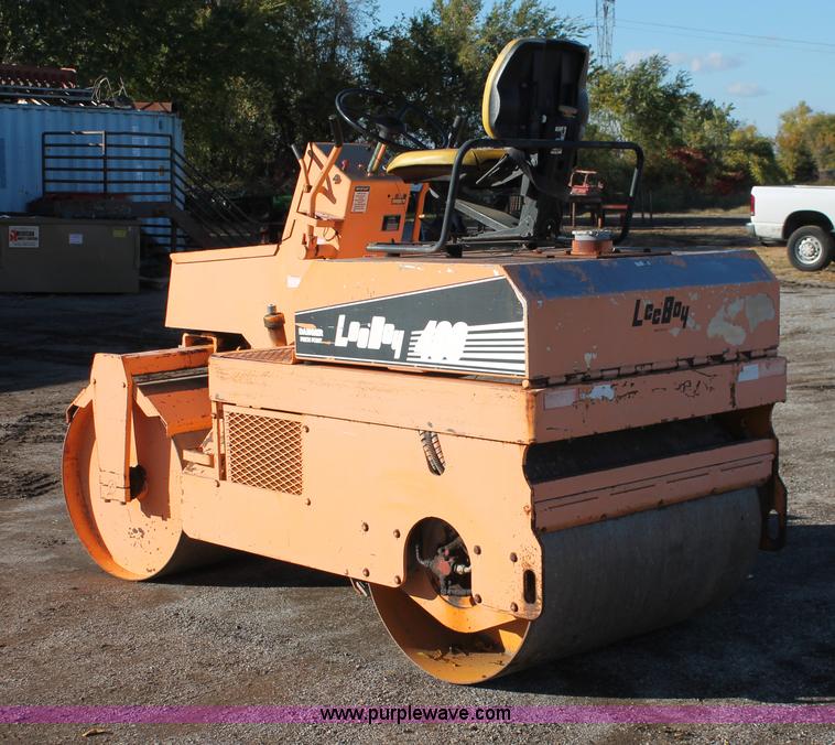 image for item H4186 LeeBoy 400 roller