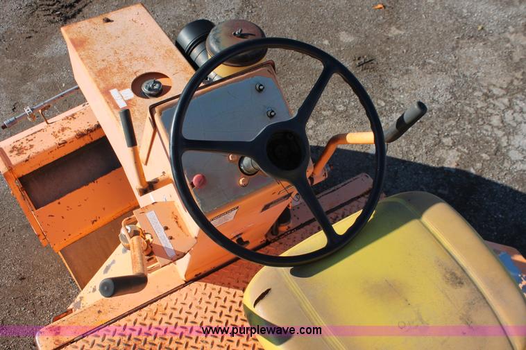 image for item H4186 LeeBoy 400 roller