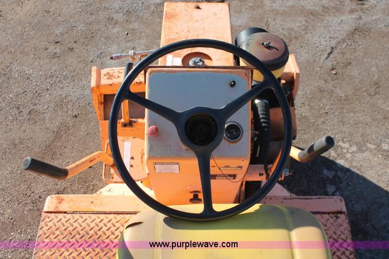 image for item H4186 LeeBoy 400 roller