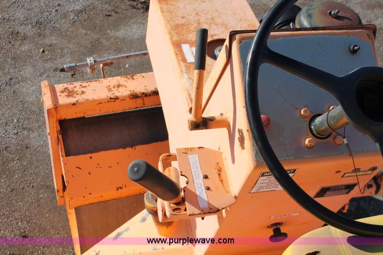 image for item H4186 LeeBoy 400 roller