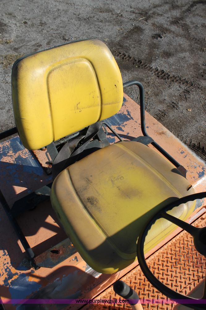 image for item H4186 LeeBoy 400 roller