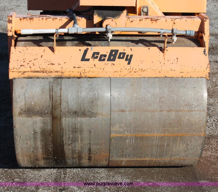 image for item H4186 LeeBoy 400 roller