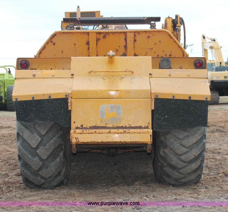 image for item H4190 1978 John Deere 762 elevating paddle scraper