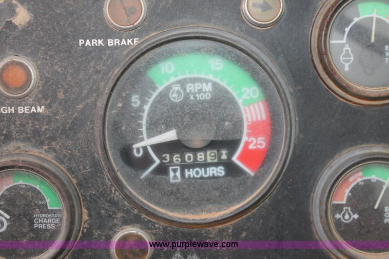 image for item H4190 1978 John Deere 762 elevating paddle scraper