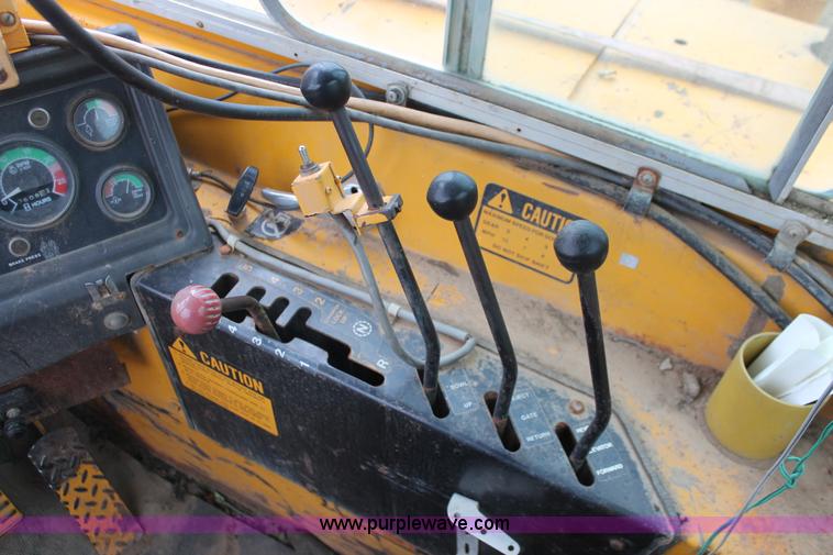 image for item H4190 1978 John Deere 762 elevating paddle scraper