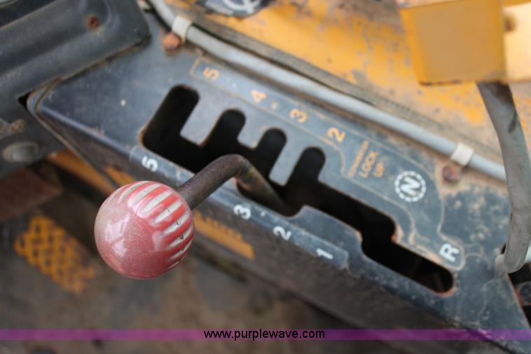 image for item H4190 1978 John Deere 762 elevating paddle scraper