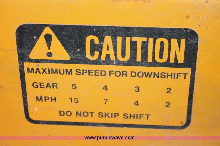 image for item H4190 1978 John Deere 762 elevating paddle scraper