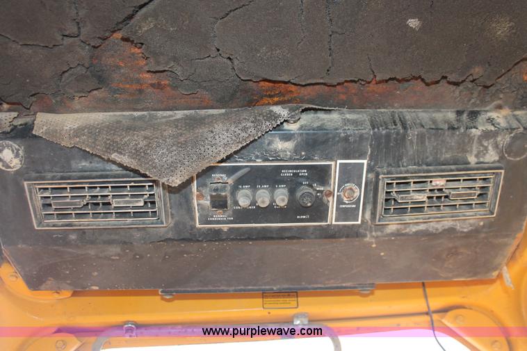 image for item H4190 1978 John Deere 762 elevating paddle scraper