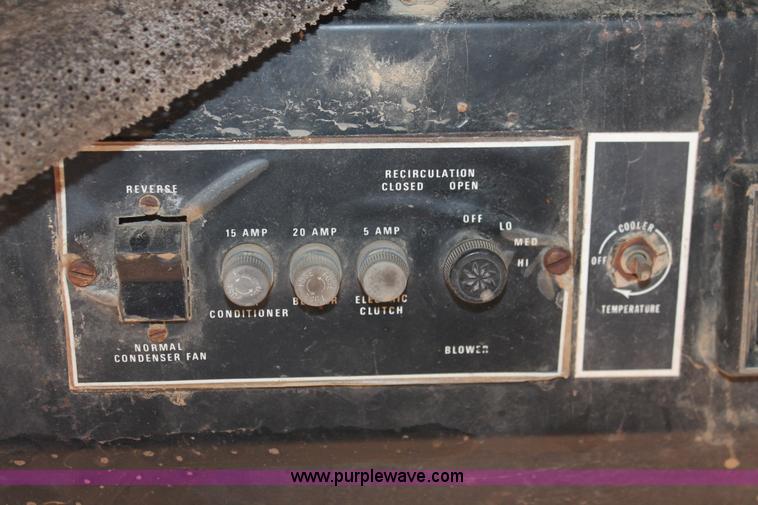 image for item H4190 1978 John Deere 762 elevating paddle scraper