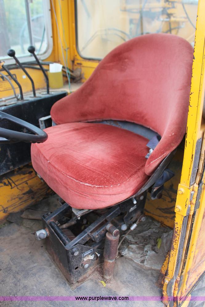 image for item H4190 1978 John Deere 762 elevating paddle scraper