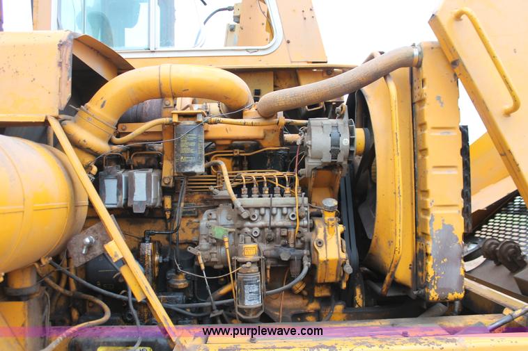 image for item H4190 1978 John Deere 762 elevating paddle scraper