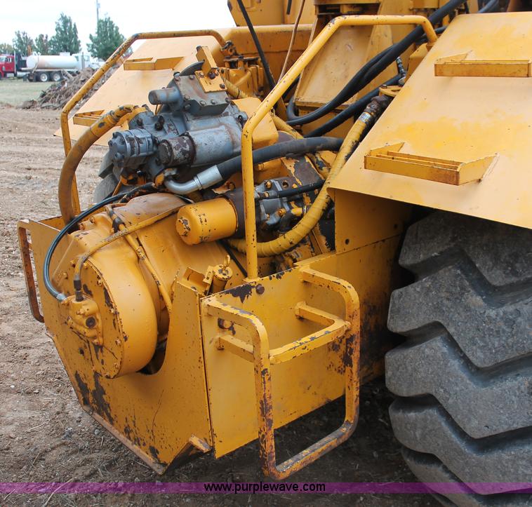 image for item H4190 1978 John Deere 762 elevating paddle scraper