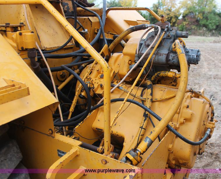 image for item H4190 1978 John Deere 762 elevating paddle scraper