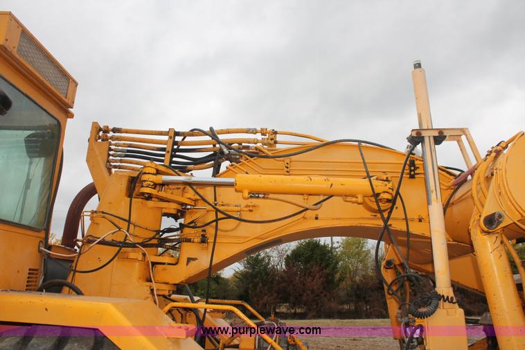 image for item H4190 1978 John Deere 762 elevating paddle scraper