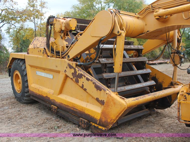 image for item H4190 1978 John Deere 762 elevating paddle scraper