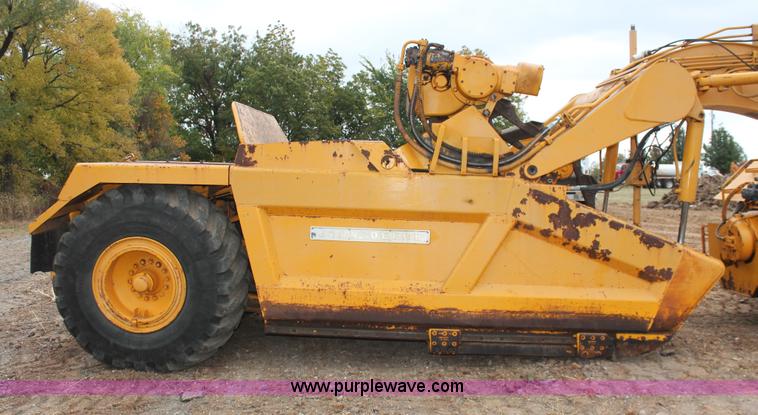 image for item H4190 1978 John Deere 762 elevating paddle scraper