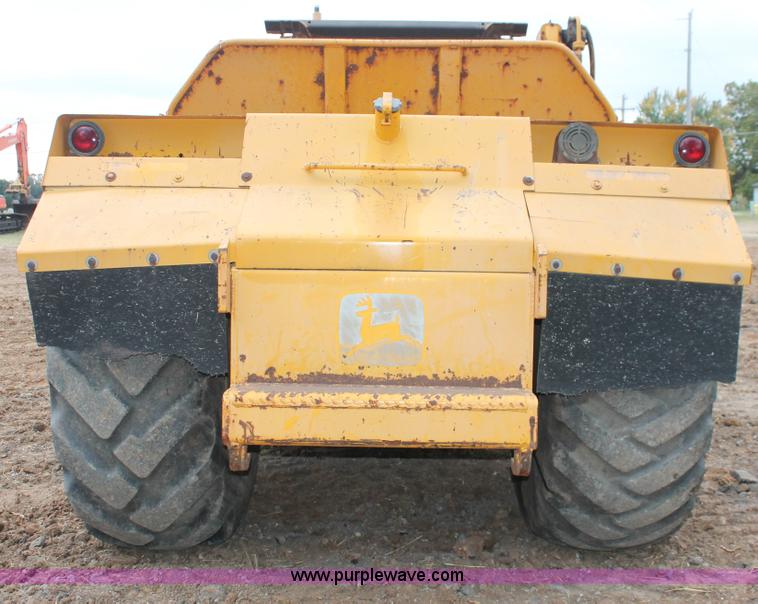 image for item H4190 1978 John Deere 762 elevating paddle scraper