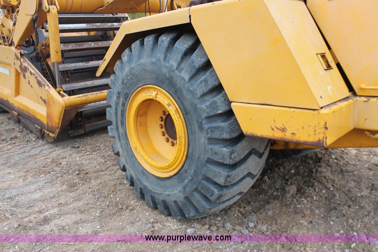 image for item H4190 1978 John Deere 762 elevating paddle scraper