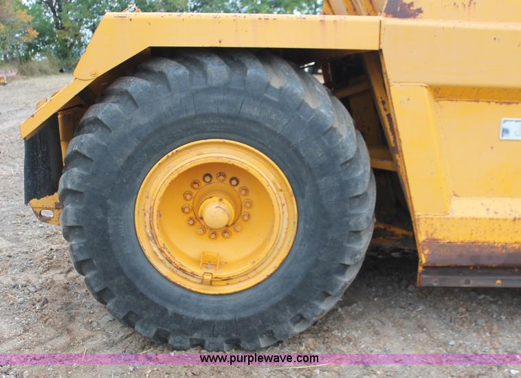 image for item H4190 1978 John Deere 762 elevating paddle scraper