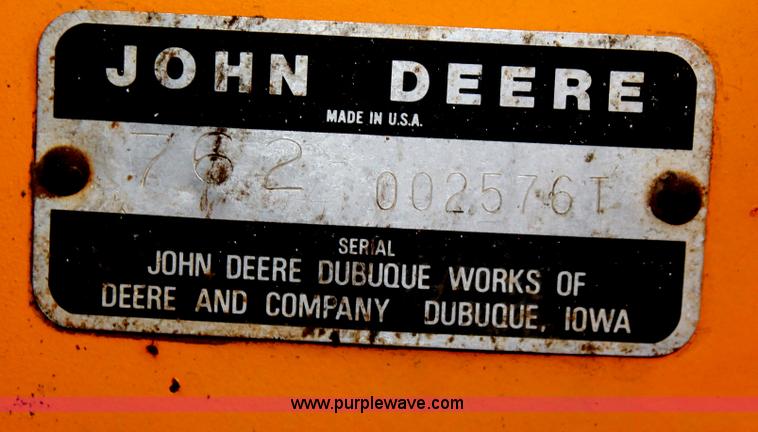 image for item H4190 1978 John Deere 762 elevating paddle scraper