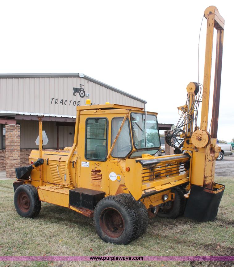 image for item H4195 1991 Arrow HJ1250R concrete breaker