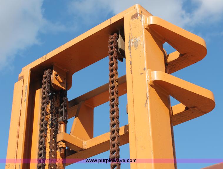 image for item H4198 1989 Case 584E Construction King forklift