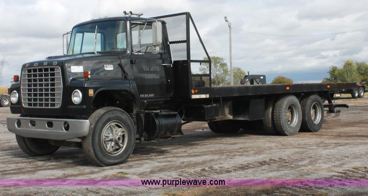 image for item H4200 1978 Ford W911 rollback truck