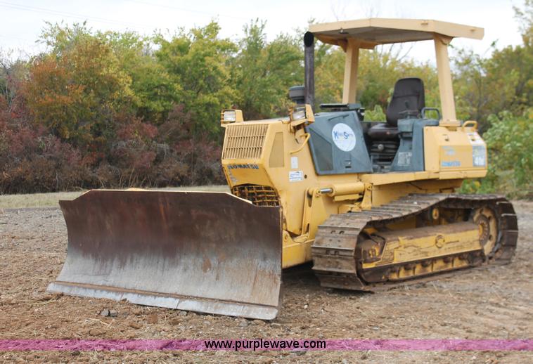 image for item H4205 2001 Komatsu D41E-6 dozer