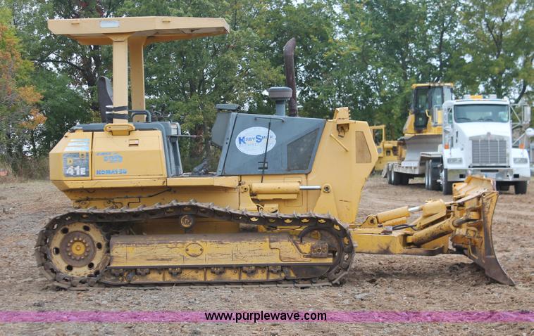 image for item H4205 2001 Komatsu D41E-6 dozer