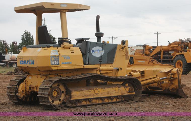 image for item H4205 2001 Komatsu D41E-6 dozer