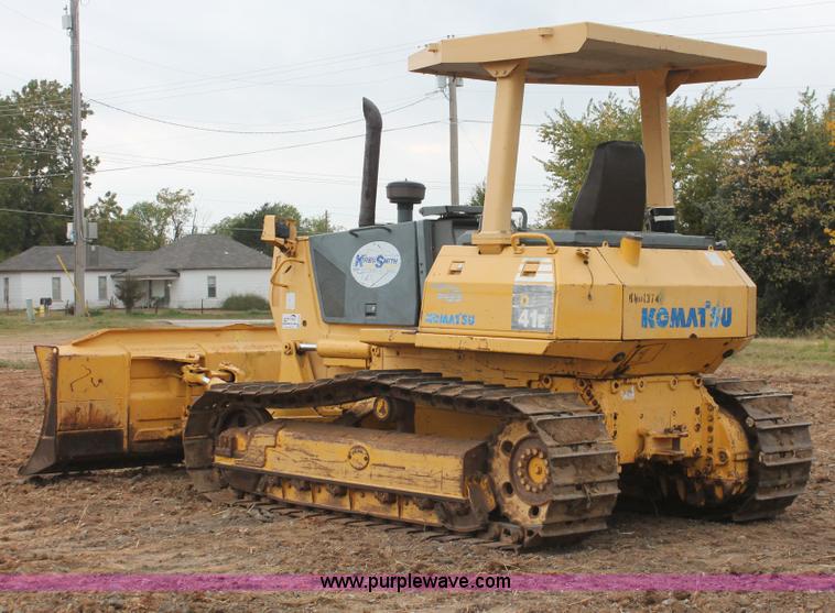 image for item H4205 2001 Komatsu D41E-6 dozer