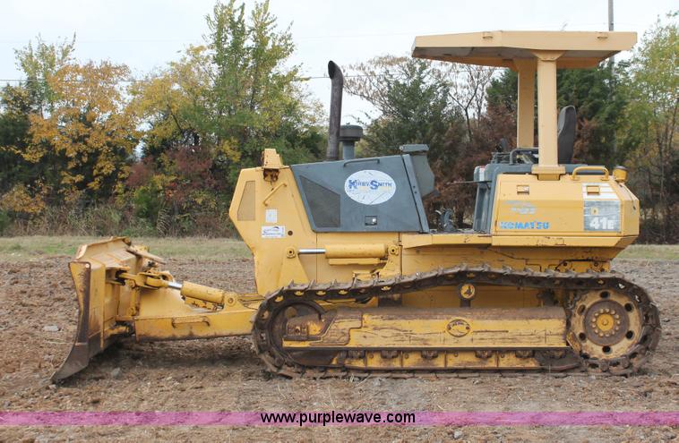 image for item H4205 2001 Komatsu D41E-6 dozer