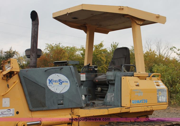 image for item H4205 2001 Komatsu D41E-6 dozer