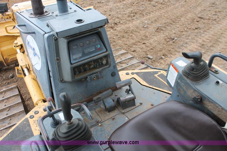 image for item H4205 2001 Komatsu D41E-6 dozer