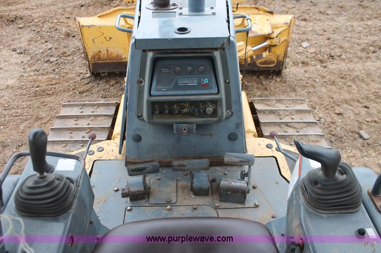 image for item H4205 2001 Komatsu D41E-6 dozer