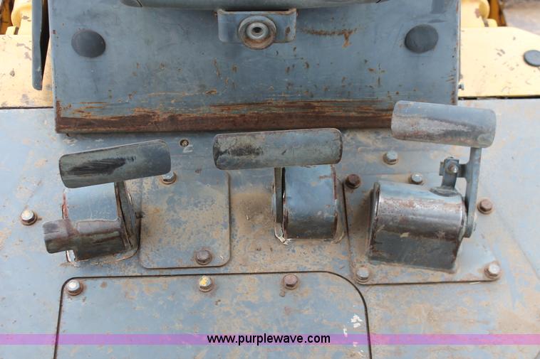 image for item H4205 2001 Komatsu D41E-6 dozer