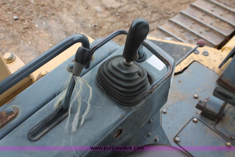 image for item H4205 2001 Komatsu D41E-6 dozer