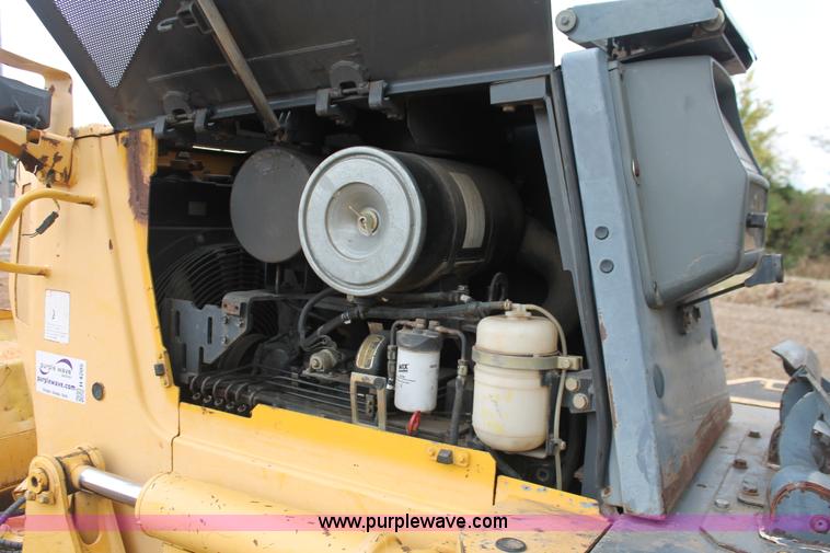 image for item H4205 2001 Komatsu D41E-6 dozer