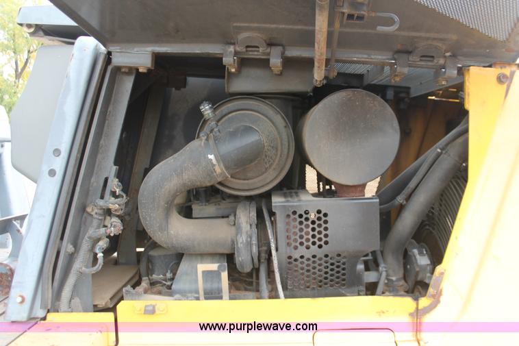 image for item H4205 2001 Komatsu D41E-6 dozer