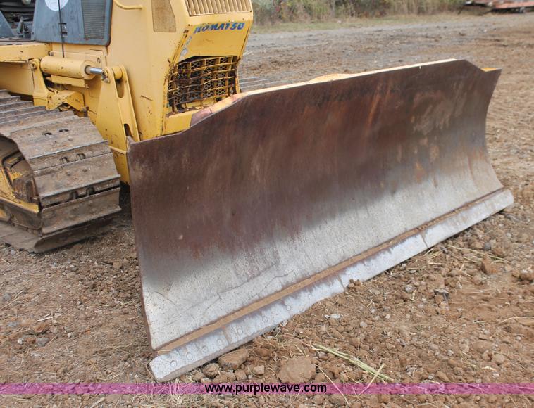 image for item H4205 2001 Komatsu D41E-6 dozer