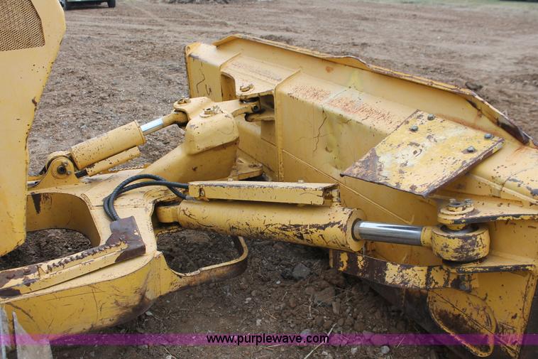 image for item H4205 2001 Komatsu D41E-6 dozer