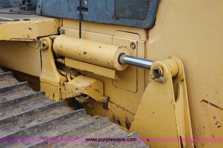 image for item H4205 2001 Komatsu D41E-6 dozer