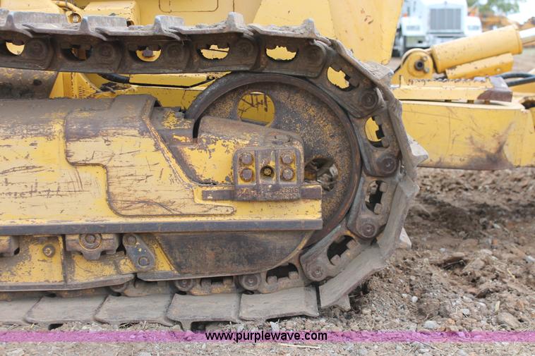 image for item H4205 2001 Komatsu D41E-6 dozer
