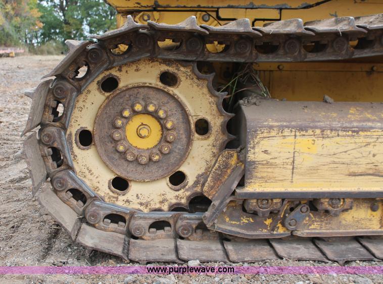 image for item H4205 2001 Komatsu D41E-6 dozer