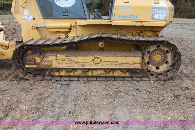 image for item H4205 2001 Komatsu D41E-6 dozer