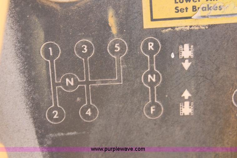 image for item H4207 1978 Caterpillar D4E dozer