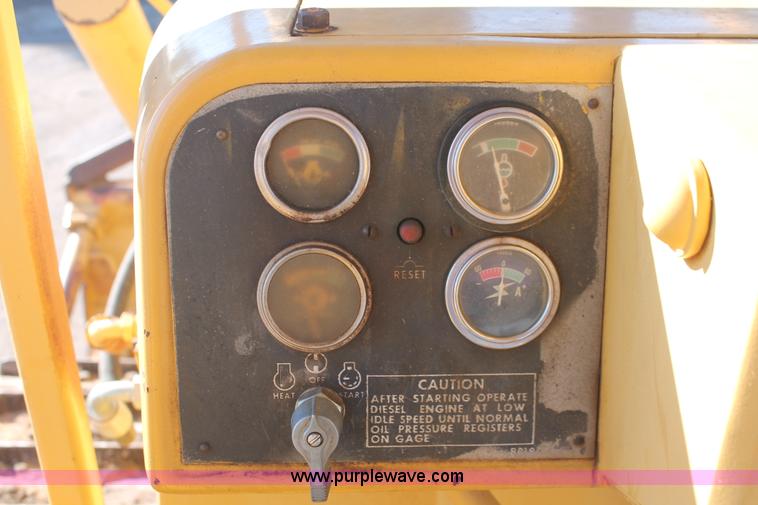 image for item H4207 1978 Caterpillar D4E dozer