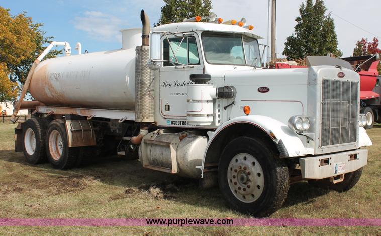 image for item H4208 1985 Peterbilt 359 semi truck